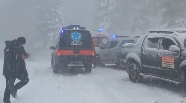 Bolu'da kar ve tipi nedeniyle turistler mahsur kaldı