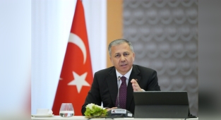 Bakan Yerlikaya, üs bölgesinde güvenlik güçlerinin yeni yılını kutladı