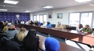 Başkan Büyükkılıç, Melikgazi İlçe Kadın Kolları Başkanlığı’nın toplantısına katıldı
