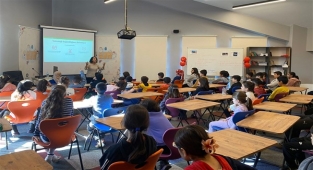 Diyarbakır'daki öğrencilere teknolojik bağımlılık semineri