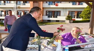 İzmir Huzurevinde yeni yıl kutlandı