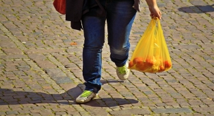 Plastik poşet ücreti 25 kuruş olarak devam edecek