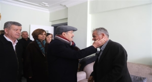 Büyükerşen ve beraberindeki heyet, şehit ailesini ziyaret etti