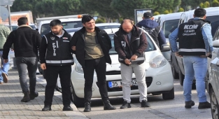 Çeşme'de ''gümrük'' operasyonu