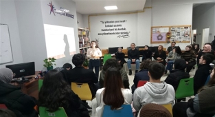 Eskişehir'de gençlere doğru iletişimin püf noktaları anlatıldı
