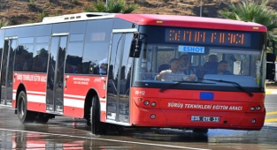 İzmir'de Sürücü Yetiştirme Programı’nı başarıyla tamamlayan 47 şoför işbaşı yaptı