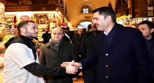 Kurum, Mısır Çarşısı ve Çiçek Pazarı esnafını ziyaret etti