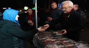 Nilüfer Belediyesi’nden kandil simidi ikramı