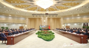 Özbekistan heyeti Xinjiang’da