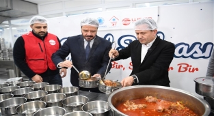Tuzla'da her gün gereksinim duyan 5 bin vatandaşa yemek dağıtılıyor