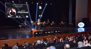 Bursa'da düzenlenen konsere Ender Balkır konuk oldu