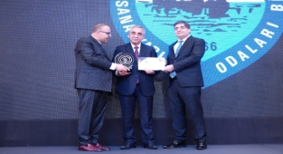 Mersin ESOB Yönetim Kurulu Başkanı Sarı, Yılın Başarılı Esnaf Ödülü'nü aldı