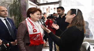 Akşener, Bolu'da esnafı ziyaret etti