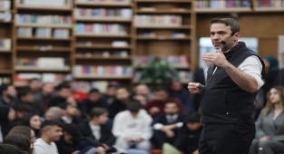 Bakan bayraktar, Hassa'da konteyner çarşıda esnaf ve vatandaşlarla bir araya geldi