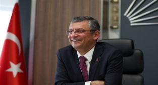 CHP Genel Başkanı Özel, Alanya'da vatandaşlarla bir araya geldi