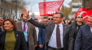 CHP Genel Başkanı Özel, Dünya Kadınlar Günü'nü kutladı