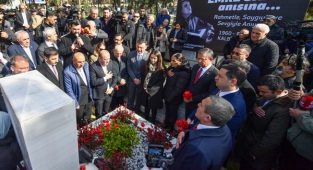 CHP Genel Başkanı Özel, Sanatçı Saltık’ı andı