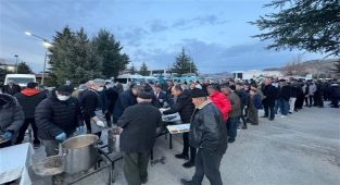 Erkmen Belediyesi'nin iftar yemeğine 3 bin kişi katıldı