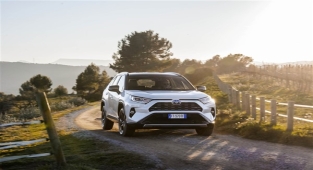 Toyota Prius, “En Çevreci Otomobil” seçildi