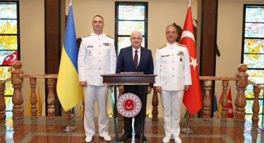 Bakan Güler, Ukrayna Deniz Kuvvetleri Komutanı Koramiral Neizhpapa’yı kabul etti