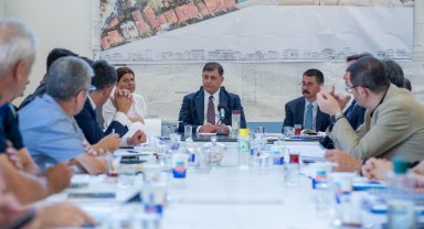 Başkan Tugay: İlçe belediyelerimizi yalnız bırakmayacağız