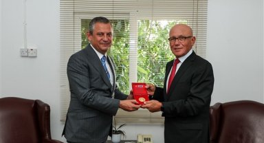 CHP Genel Başkanı Özel, KKTC'de ziyaretlerini sürdürüyor