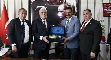 Dervişoğlu, Dereçine Belediye Başkanı Okumuş ile görüştü