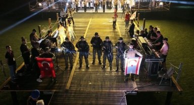 Girne’deki Yavuz Çıkarma Plajı’nda “Şafak Nöbeti” etkinliği düzenlendi
