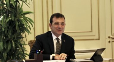 İmamoğlu, görevine yeni başlayan CHP İl Kadın Kolları Başkanı Dursun'u tebrik etti