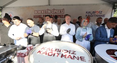 Kağıthane'de vatandaşlara 35 bin kase aşure ikram edildi