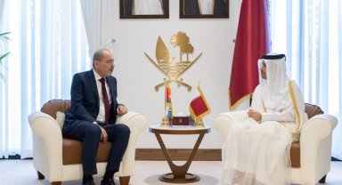 Katar Başbakanı Al-Thani, Ürdün Başbakan Yardımcısı ve Dışişleri Bakanı Safadi ile görüştü