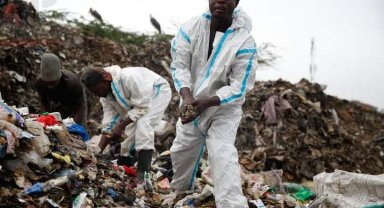Kenya polisi Nairobi çöplüğünde bir çok parçalanmış kadın cesedi buldu