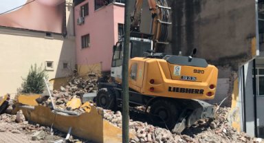 Osmangazi'de kamu arazisine inşa edilen gecekondu yıkıldı