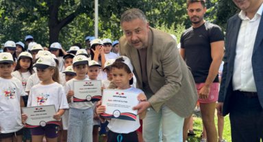 Osmangazili genç yüzücüler sertifikalarını aldı