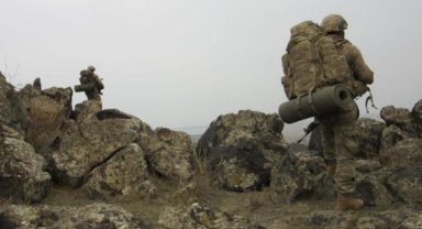 Pençe-Kilit Operasyonu bölgesindeki mağaralarda silah ve mühimmat ele geçirildi