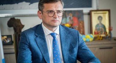 Ukrayna Dışişleri Bakanı Kuleba'dan Ervin İbrahimovic'e tebrik