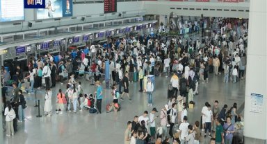 Urumçi Havalimanı’nda günlük ziyaretçi rekoru kırıldı