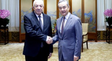 Wang Yi, El Fetih Başkan Yardımcısı Mahmud el-Alul ile görüştü