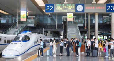 Yaz tatiliyle birlikte Çin'de 200 milyondan fazla tren yolcusunun ulaşımı sağlandı