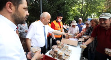 Yenimahellelilere 35 bin porsiyon aşure dağıtıldı