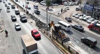 Adana Büyükşehir Belediyesinin Saydam Caddesi'nde akıllı kavşak çalışmaları devam ediyor