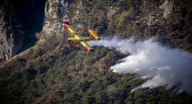 Bakan Yumaklı: Yunanistan’daki yangınına müdahale için 2 uçak ve 1 helikopter havalandı