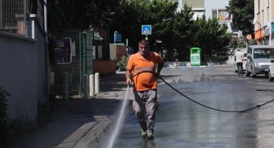 Bakırköy'ün cadde ve sokaklarında temizlik çalışması sürüyor
