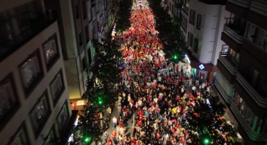 Balıkesirliler, Zafer Bayramı’nı fener alayı ile kutladı