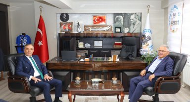 Başkan Büyükkılıç'tan Tomarza Belediye Başkanı Koç'a ziyaret