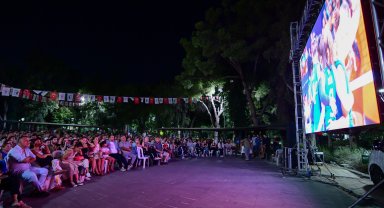 Bornovalılar Filenin Sultanları için bir araya geldi