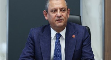 CHP Genel Başkanı Özel, Tayfun Kahraman'ın kızı ve eşi ile bir araya geldi