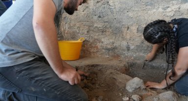Gönüllü gençler, Küllüoba Höyüğü’ndeki kazı çalışmalarını inceledi