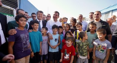 İmamoğlu, Adıyaman'da depremzede ailelerle bir araya geldi