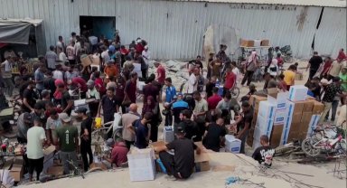 İsrail tankları Deyr el-Balah'a yaklaşırken BM yardımları durdurdu